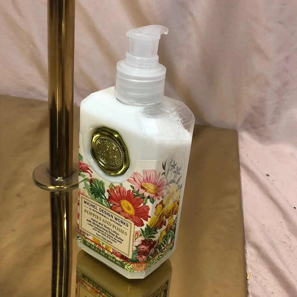 Poppies and Posies Hand & Body Lotion - White